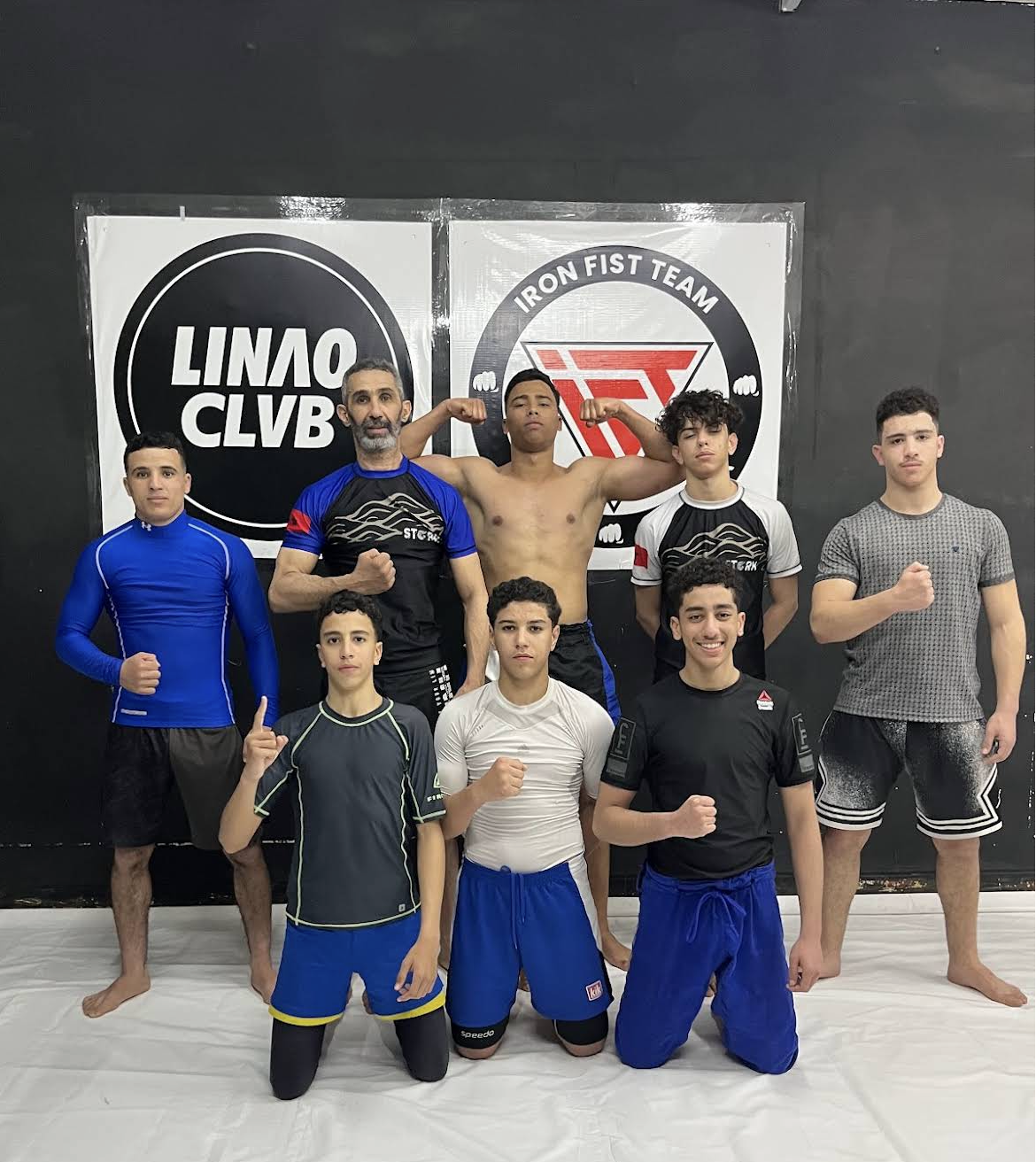 Combattants MMA à l'entraînement
